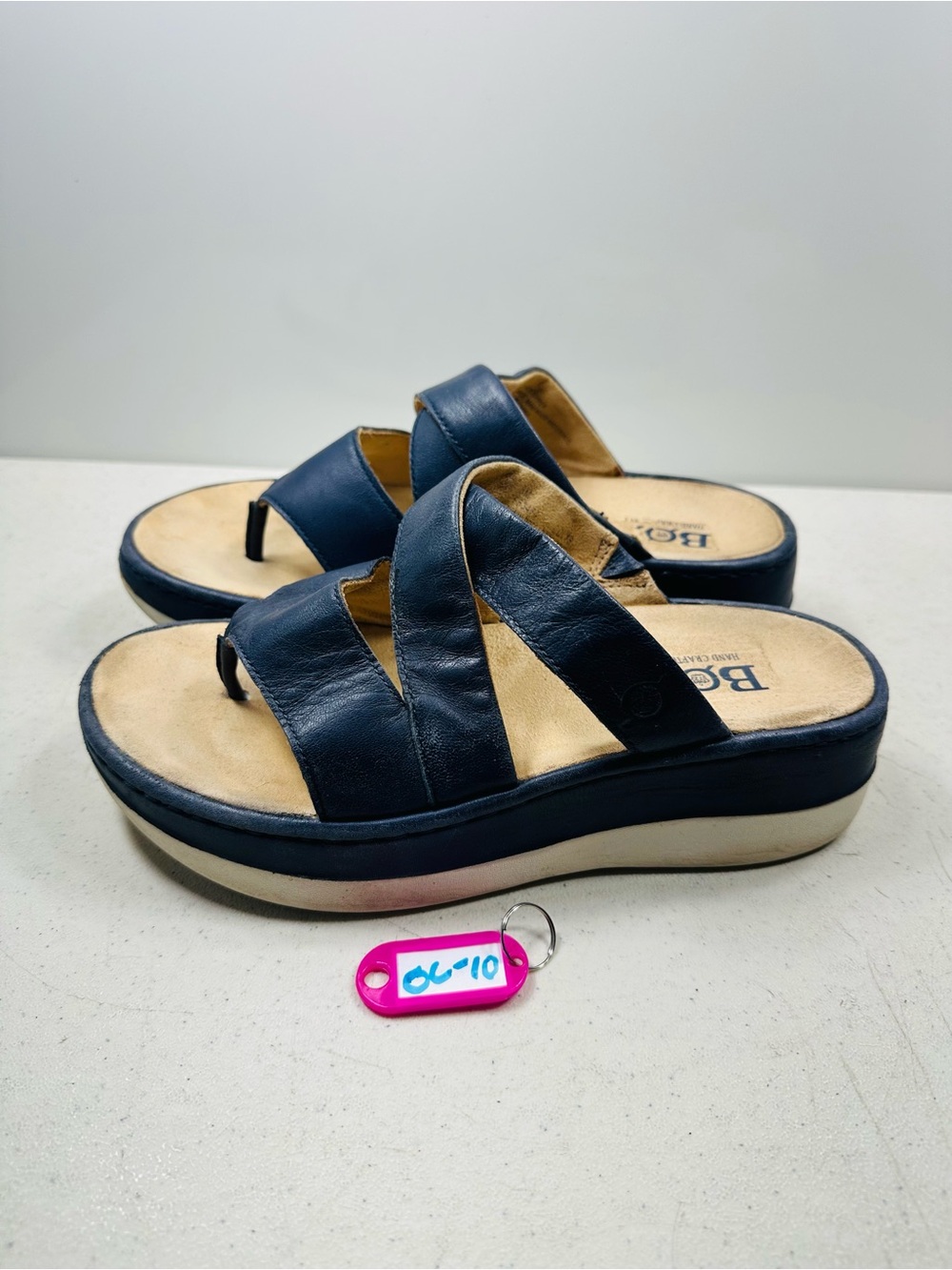 Børn blue leather crossover sandals
Size 8